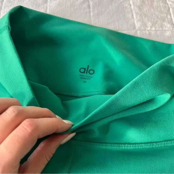ALO Yoga Green Activewear Top & Leggings Set - Picture 4 of 5